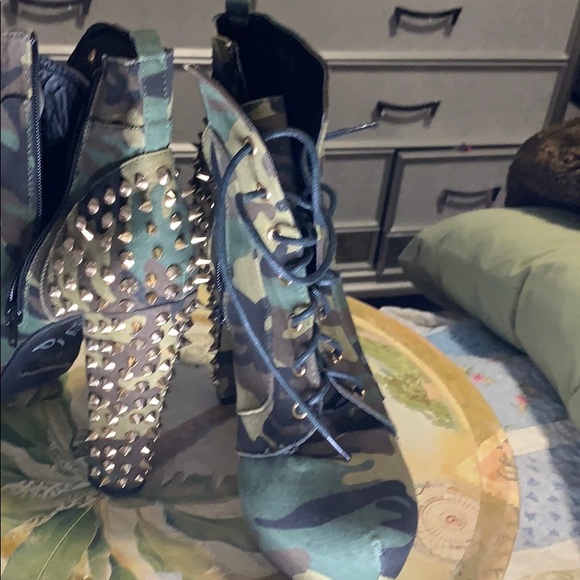 Booties - Picture 4 of 7